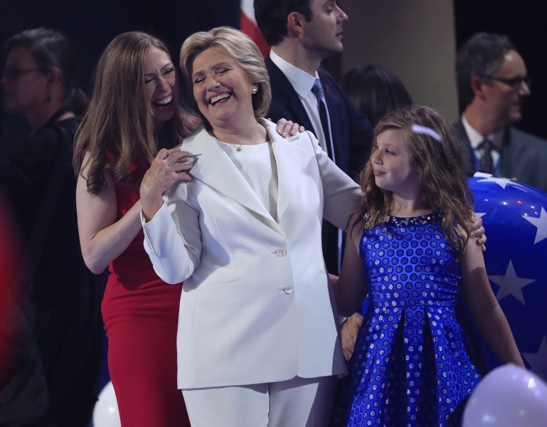 Хилари Клинтън с дъщеря си Челси на конгреса на Демократическата партия във Филаделфия