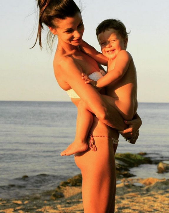 Диляна Попова със сина си Борил