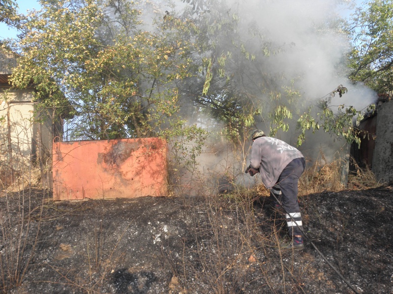 Спасиха 170 души и къщите им от пожар край село Рилци