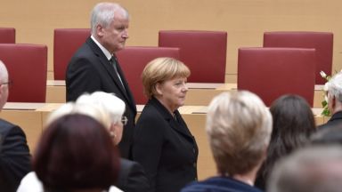 Германският вътрешен министър: Меркел раздели Европа 
