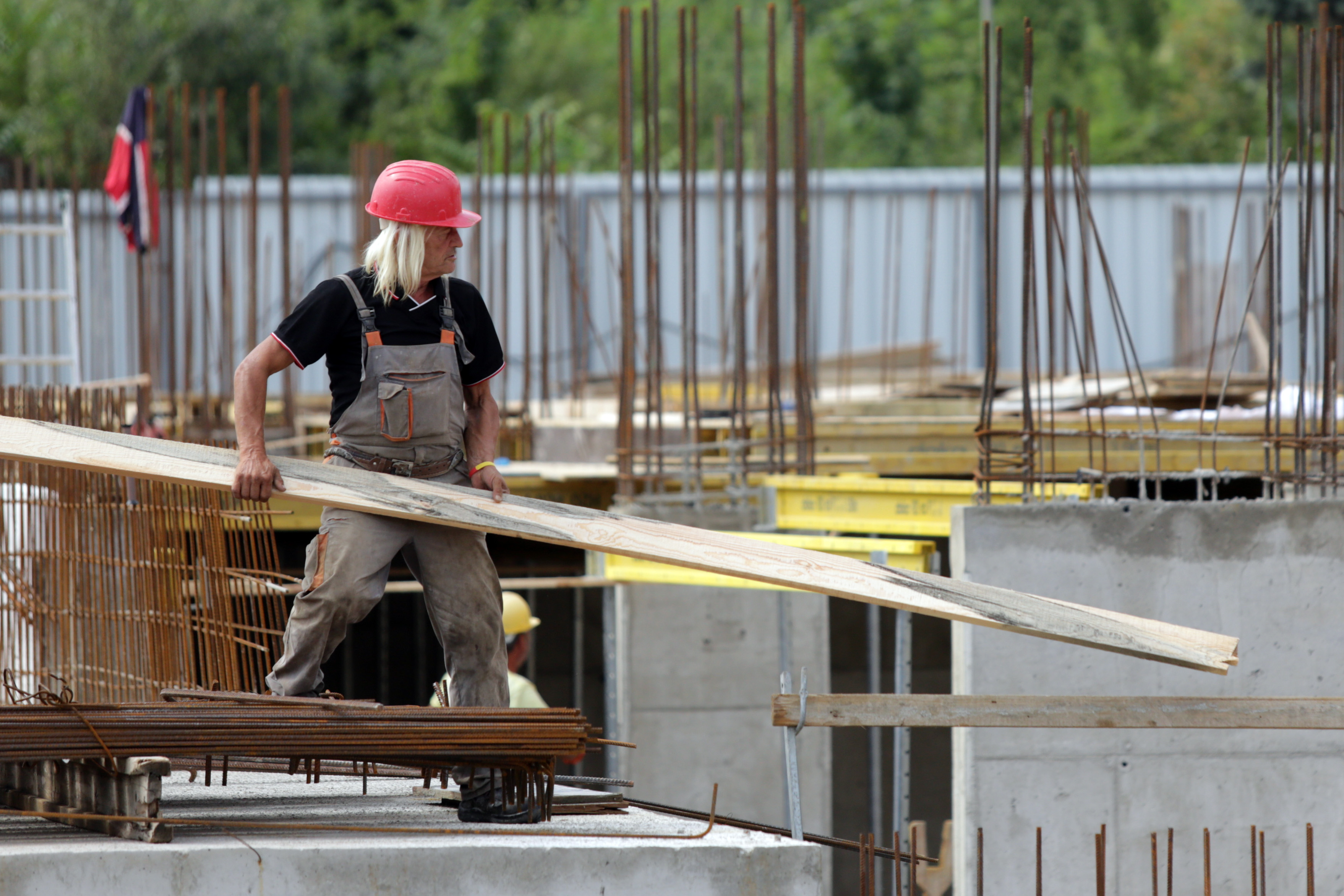 Строителството е един от малкото браншове, в които нарушенията, свързани с безопасността по труда, са значително повече