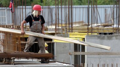 Строителни фирми спират работа заради високите цени и липса на материали 