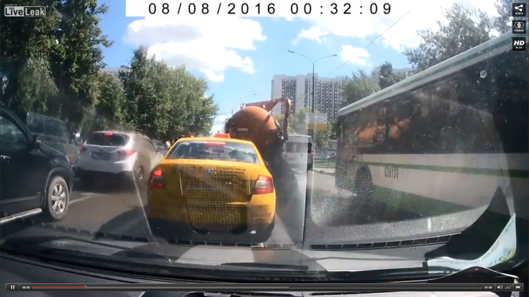 ”Кафяв” пътен инцидент в Москва