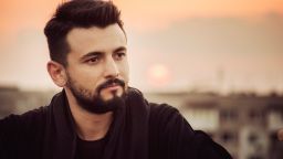 Славин Славчев с ново парче. "Не е лесно" (видео)