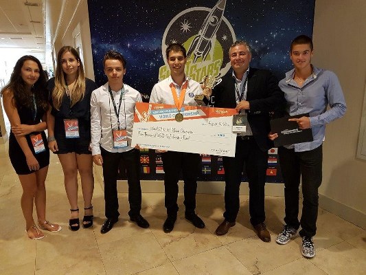 Ученик от България е световен шампион в състезание по ИТ
