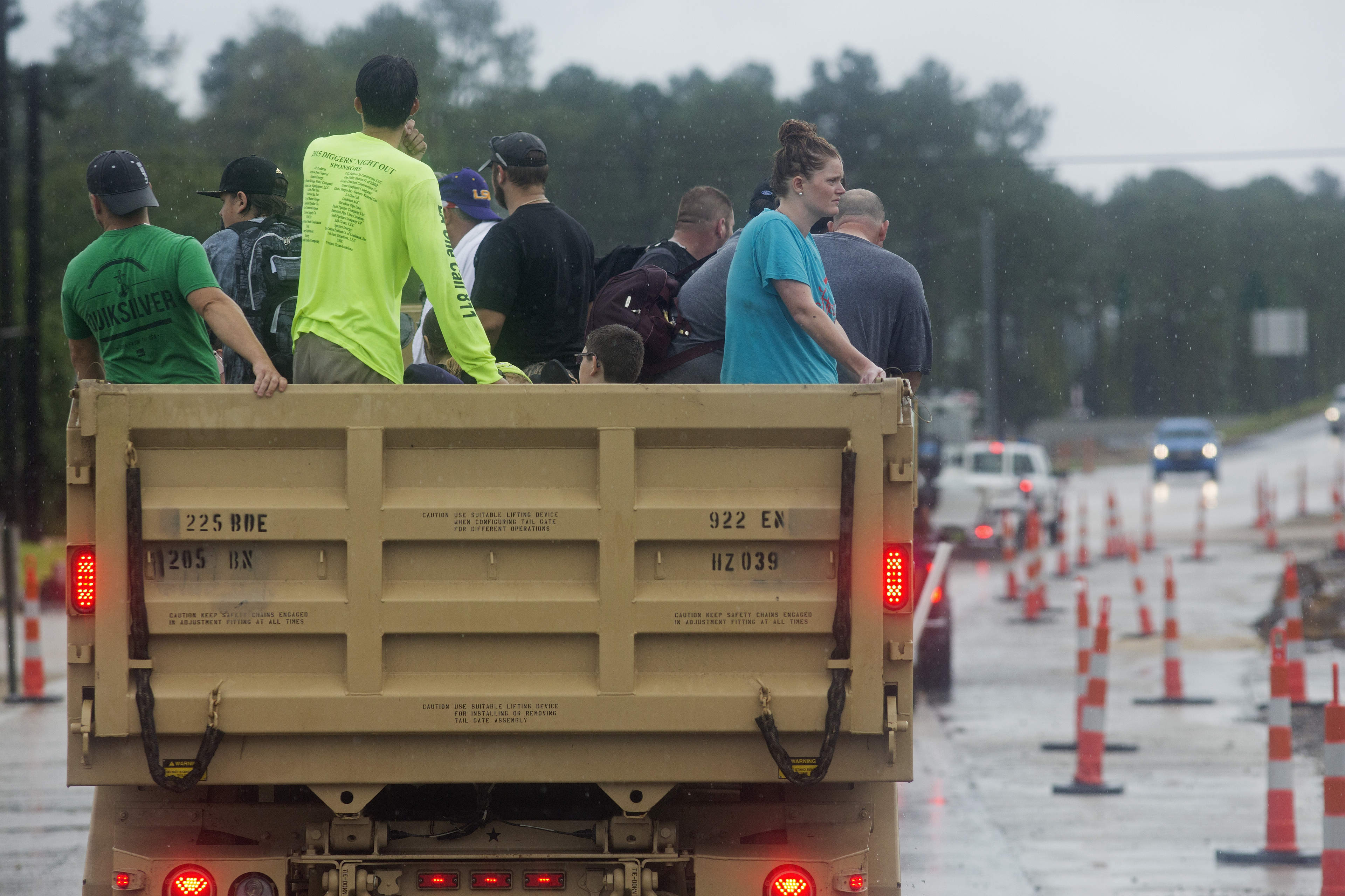 Над 20 000 души са спасени от наводненията в щата Луизиана