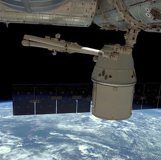 Астронавти монтират ”парко място” в космоса