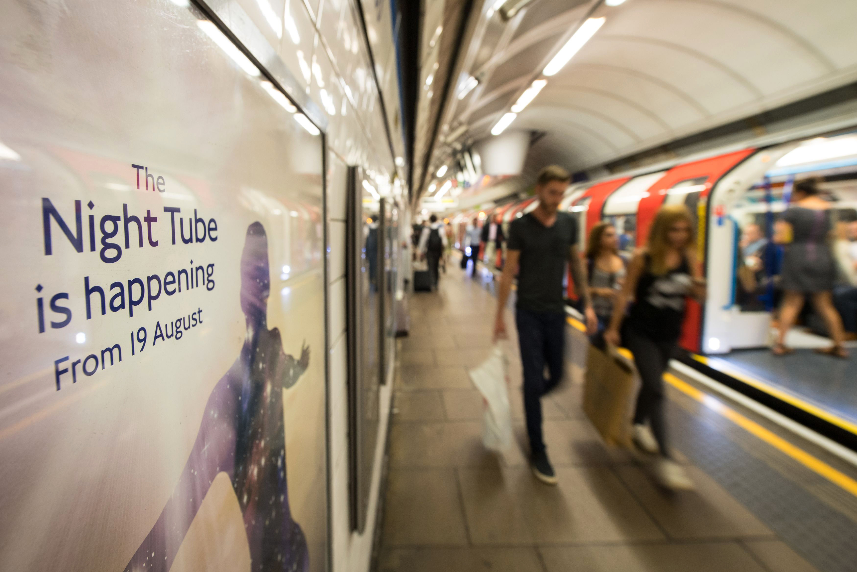 Тръгва първото нощно метро в Лондон, очакват се милиарди
