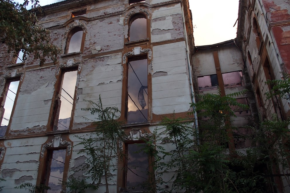 От пожара в Пловдив са останали само фасадите на тютюневите складове
