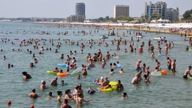 Двама мъже изгубиха живота си в морето в курорта Слънчев