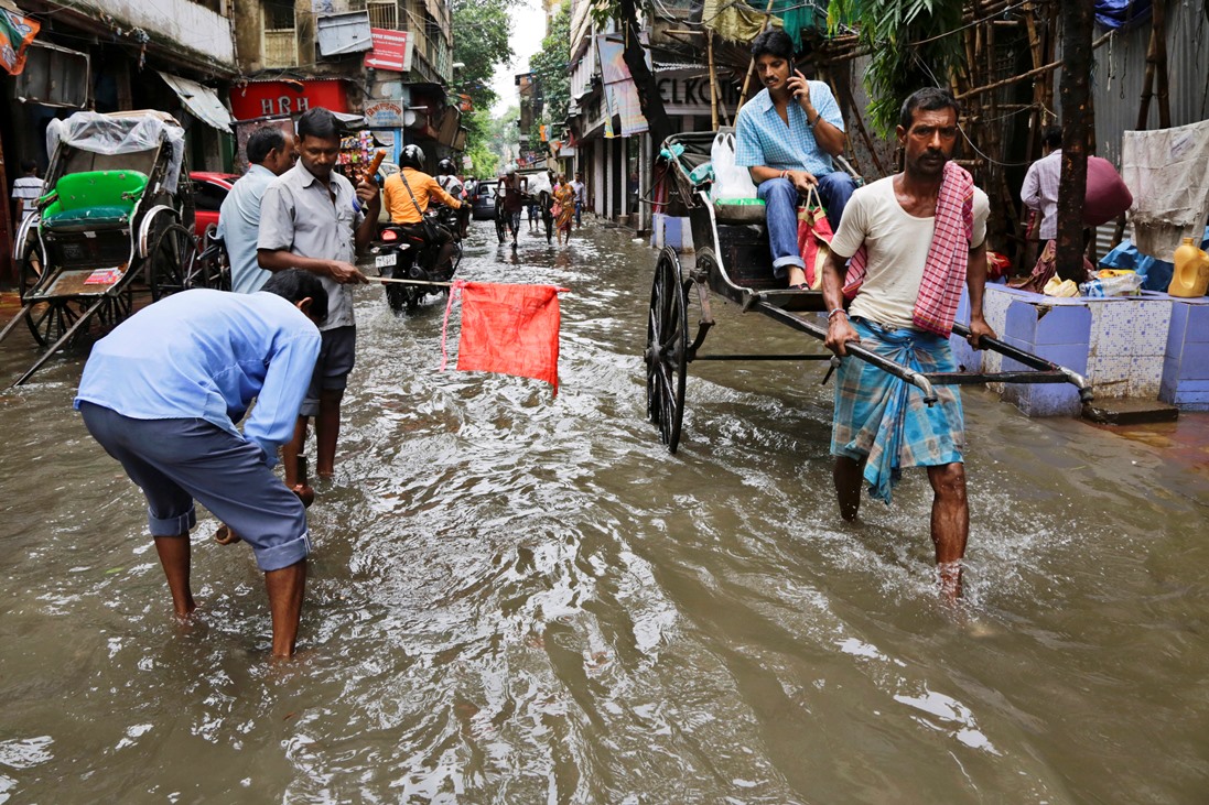 Най-малко 300 са жертвите на проливните дъждове в Индия