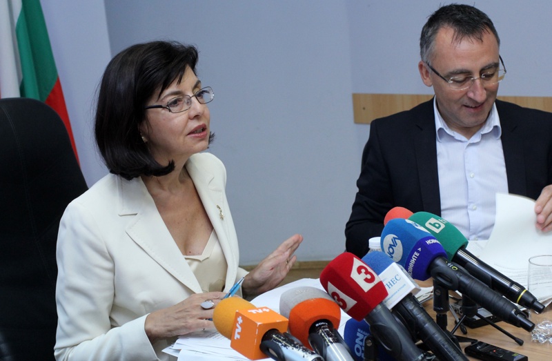 Разпоредената проверка от министър Меглена Кунева ще обхване и други вузове