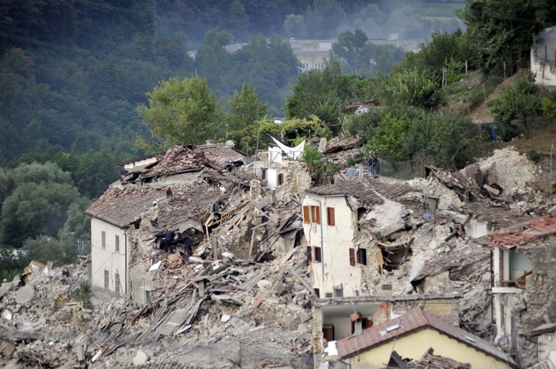 Стотици са вече жертви на труса в Италия, има още затрупани