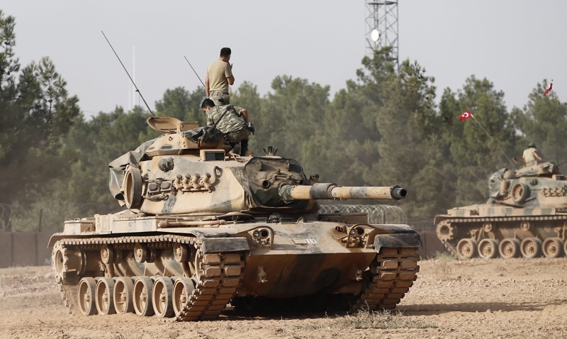 Турски танкове доближиха призори на 24 август границата със Сирия в операция ”Ефратски щит”