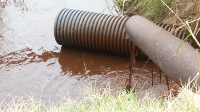 Откриха незаконен канал за отпадъчни води край Садово