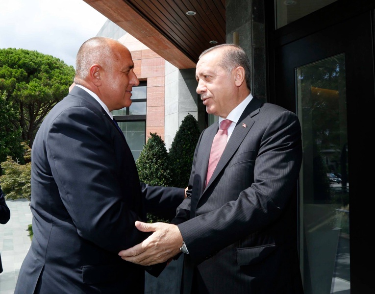 Борисов благодари на Ердоган, че сваля товара от България