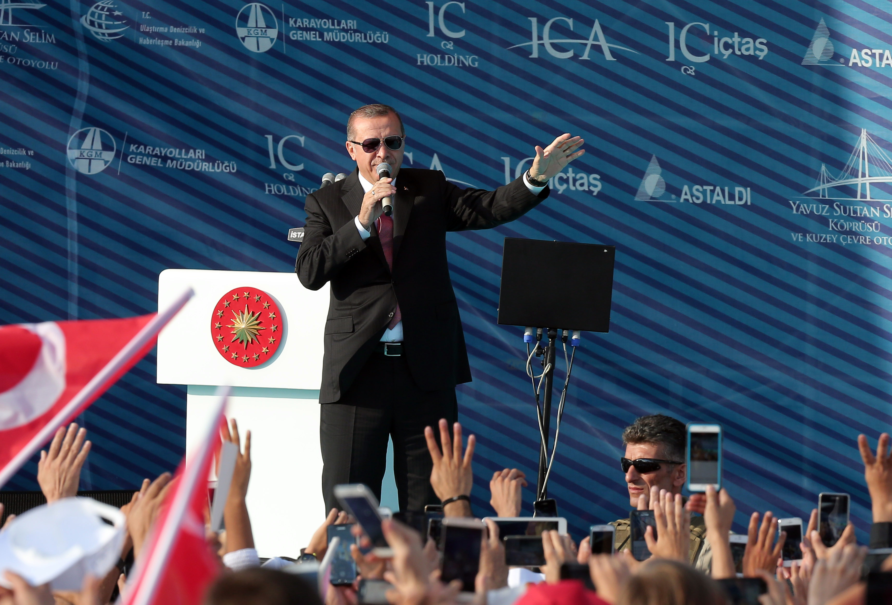 Достигането на нивото на цивилизована нация не е възможно с думи, а с действия, каза Ердоган