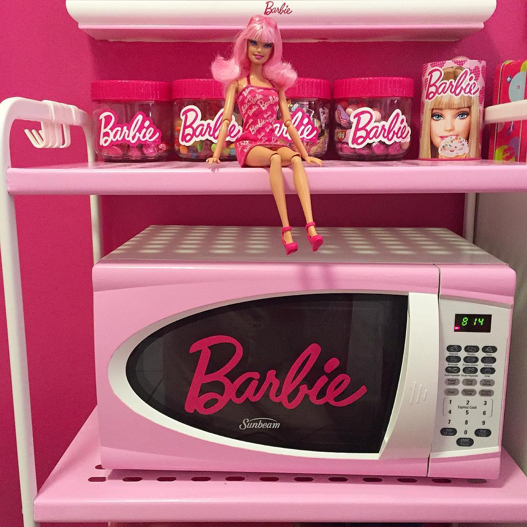 Азуса Сакамото купи кукли Барби и вещи на Барби за 70 000 долара