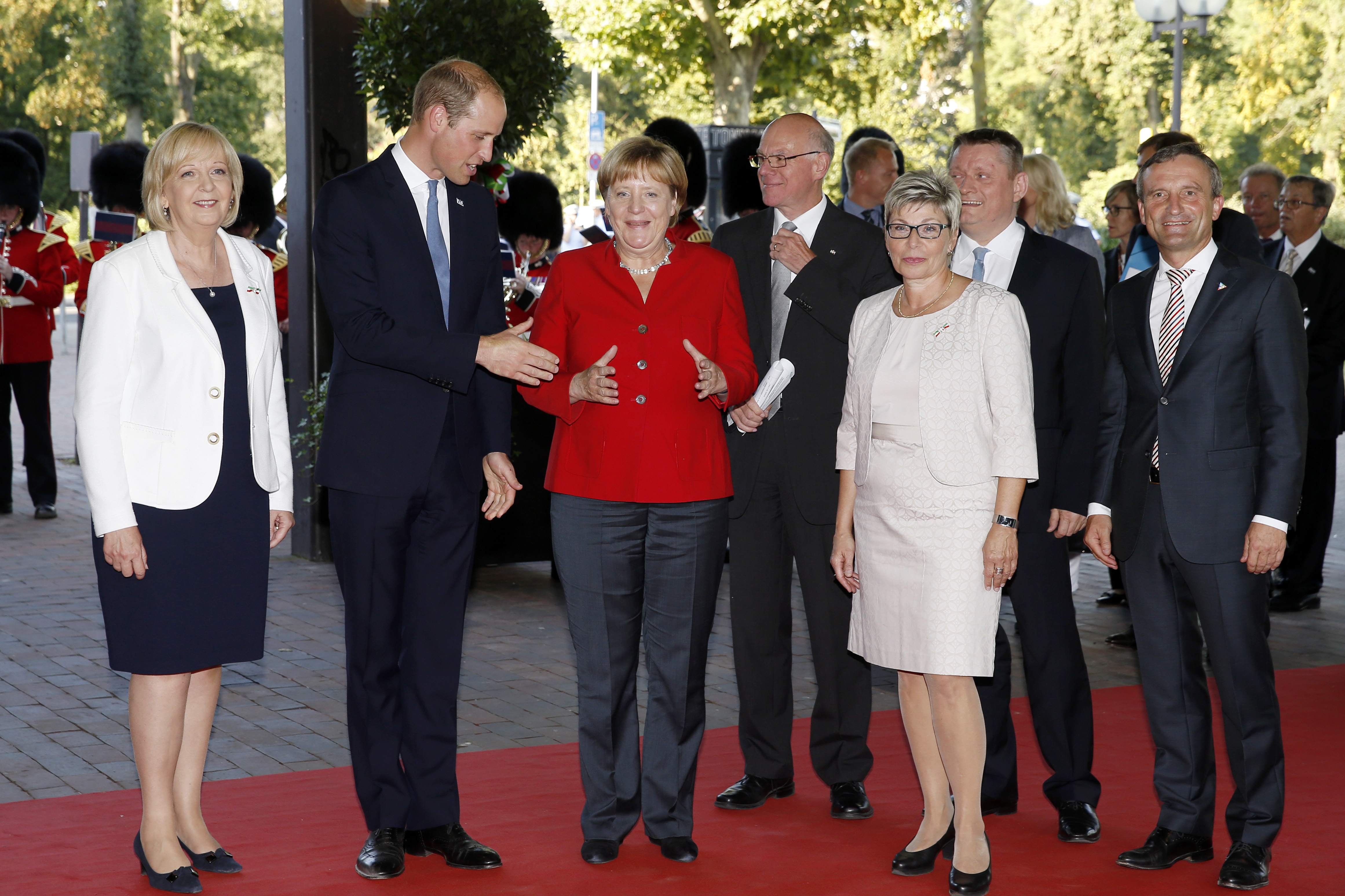 Принц Уилям и Ангела Меркел празнуват 70 години Северен Рейн-Вестфалия