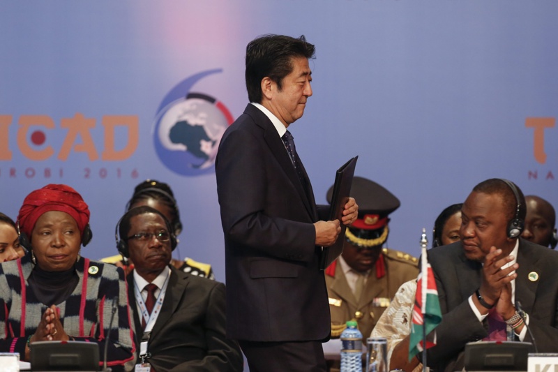 Японският премиер Шиндзо Абе по време на срещата в Найроби, Кения