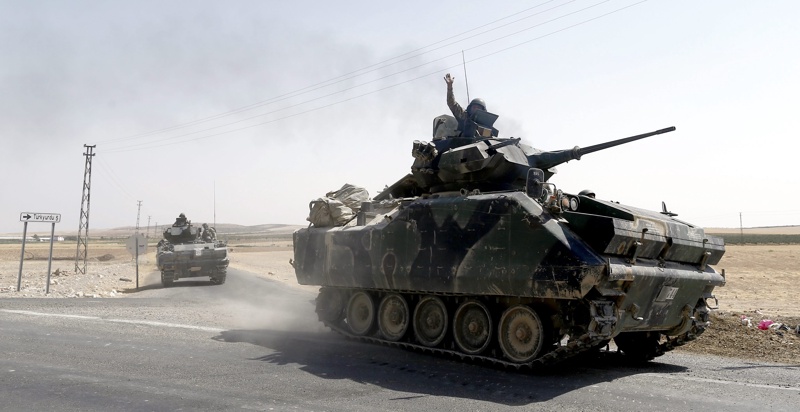 Турски танкове влязоха в бой с кюрди в Сирия