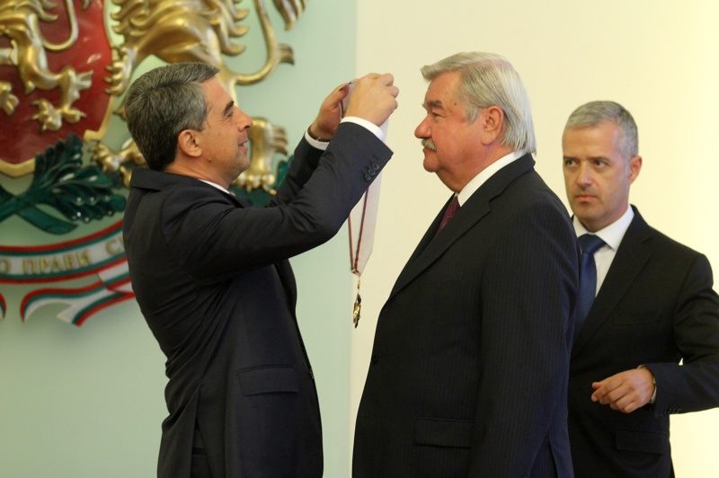 Президентът Росен Плевнелиев награди с орден отиващия си руски посланик