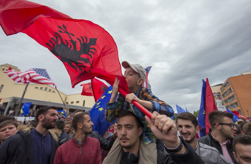 Албански екстремисти в Косово системно отхвърлят нормалните отношения със Сърбия и сърбите (тук - акция от май т.г.)