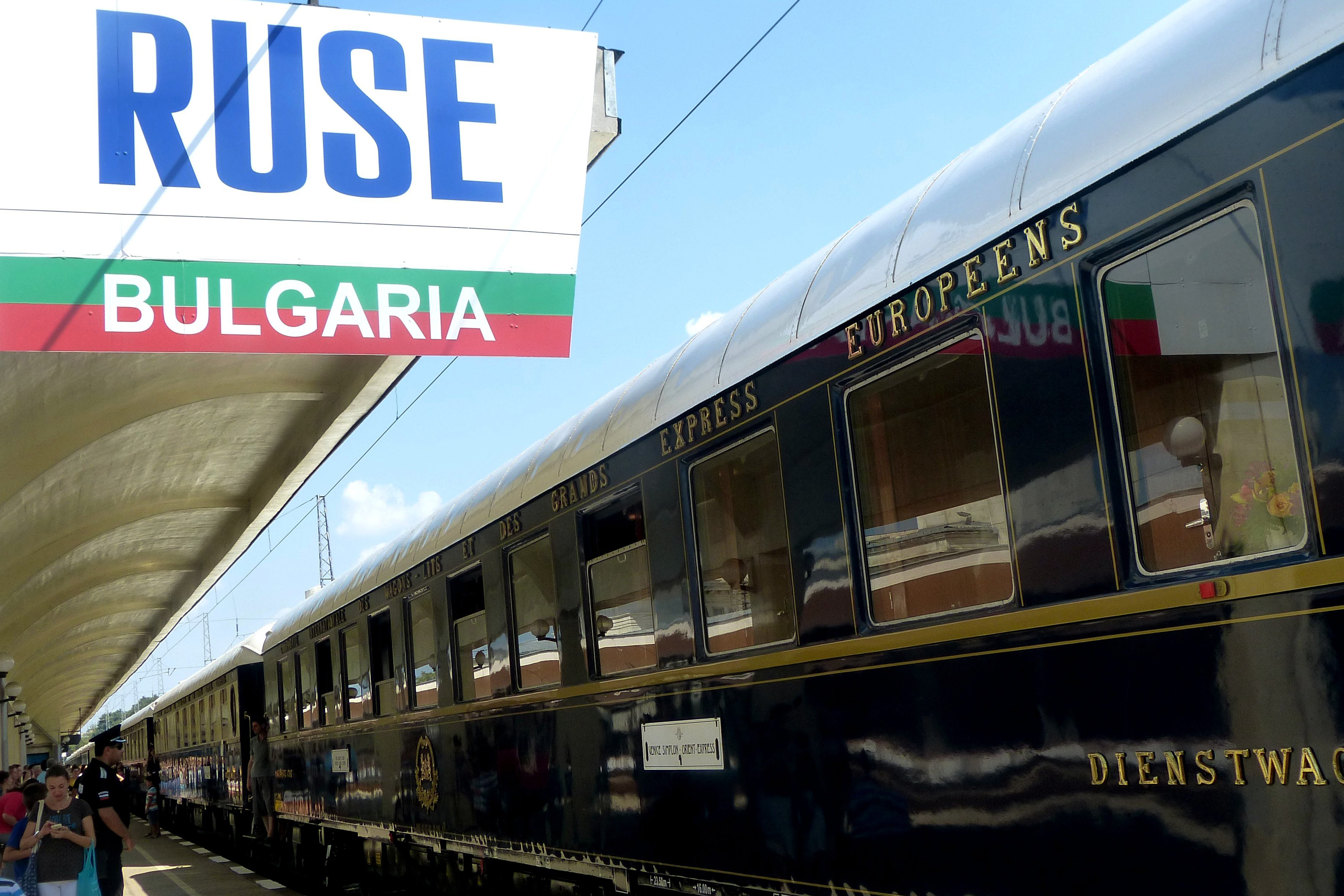 Легендарен влак мина през Русе (снимки)