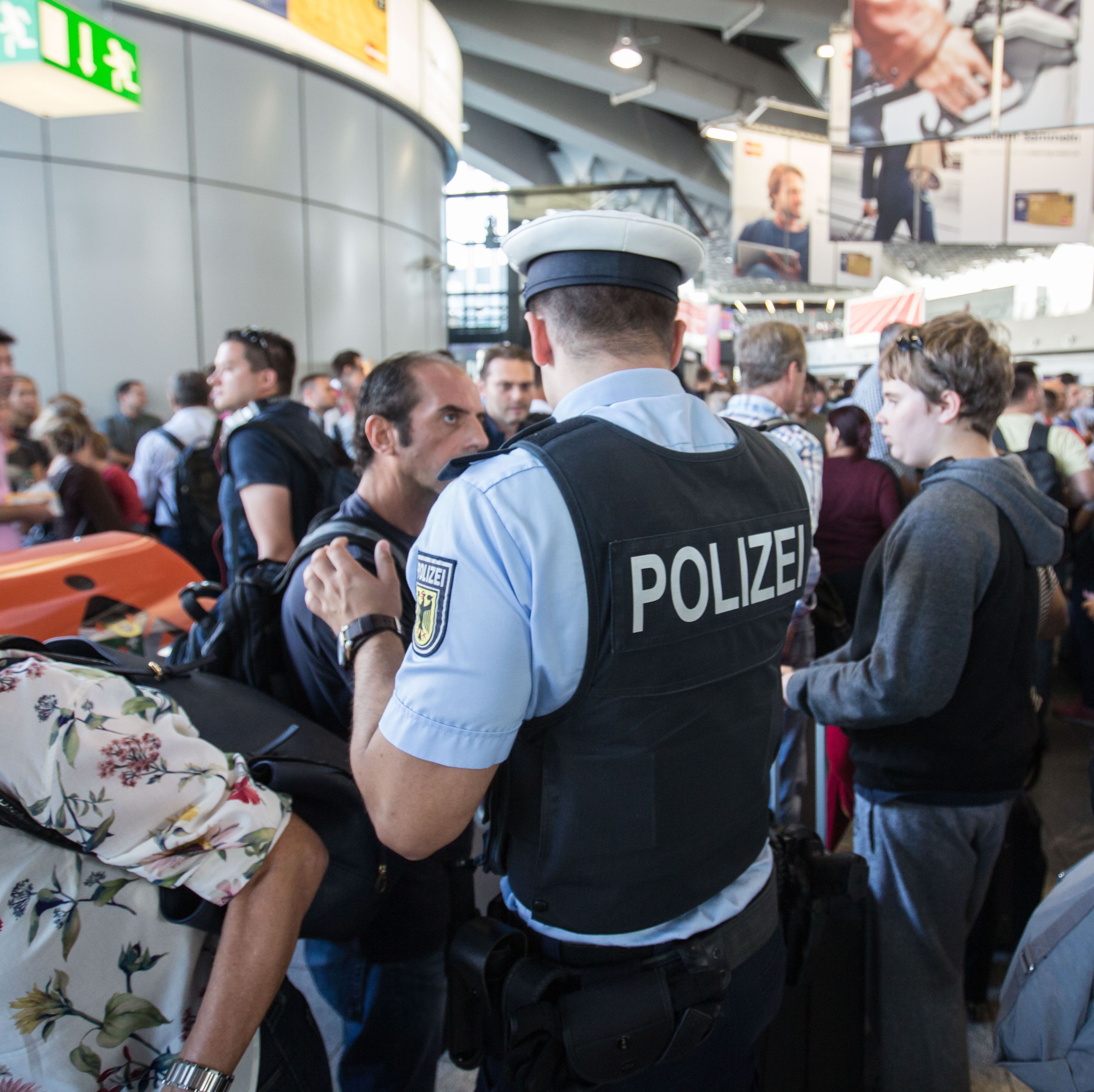 Полицията евакуира част от летището във Франкфурт по съображения за сигурност