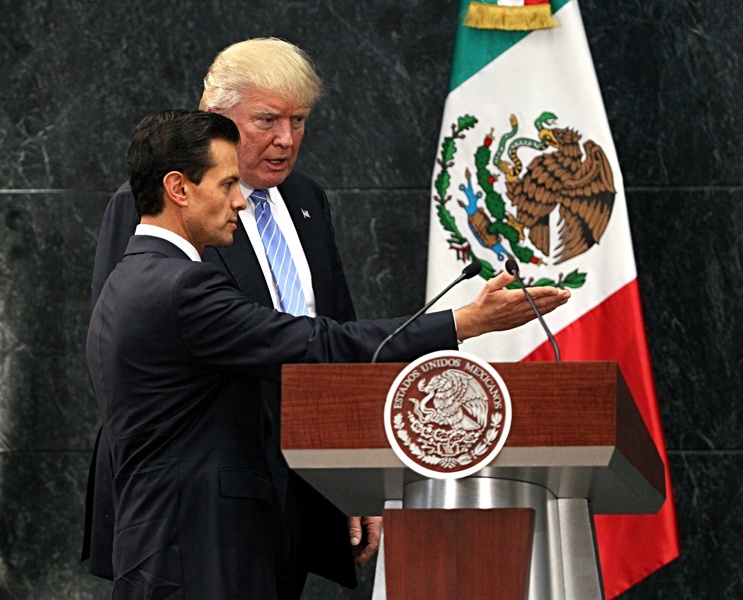 Мексиканският президент Енрике Пеня Нието посреща Доналд Тръмп на 31 август 2016 г.