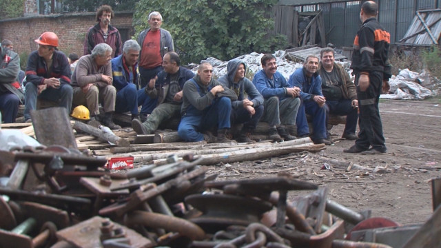 Миньори в Бобов дол протестират под земята