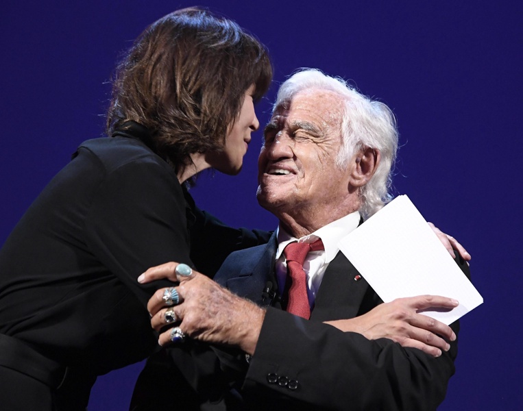 Софи Марсо награди Жан-Пол Белмондо със ”Златен лъв”