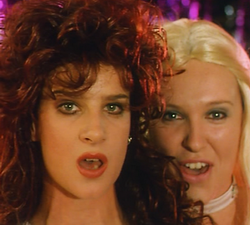 „Сватбата на Мюриъл“ се качва на театрална сцена