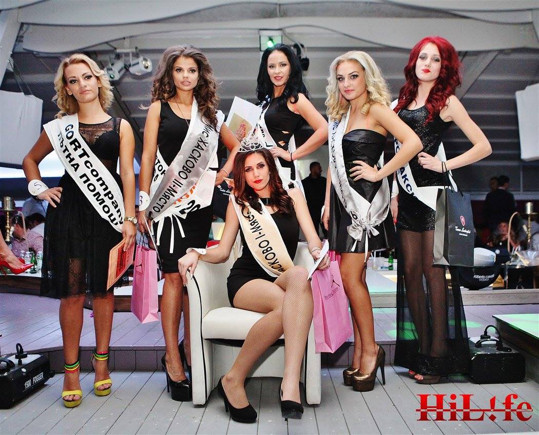 Мирослава Николова (в средата) спечели титлата Мис Хасково 2016