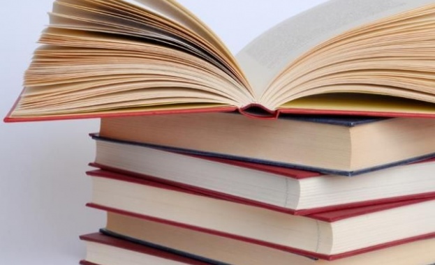 Устройство чете затворени книги