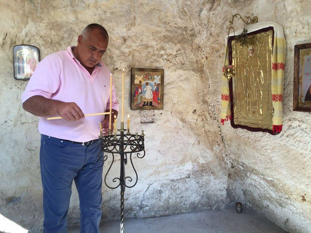 Премиерът Борисов посети Басарбовския скален манастир