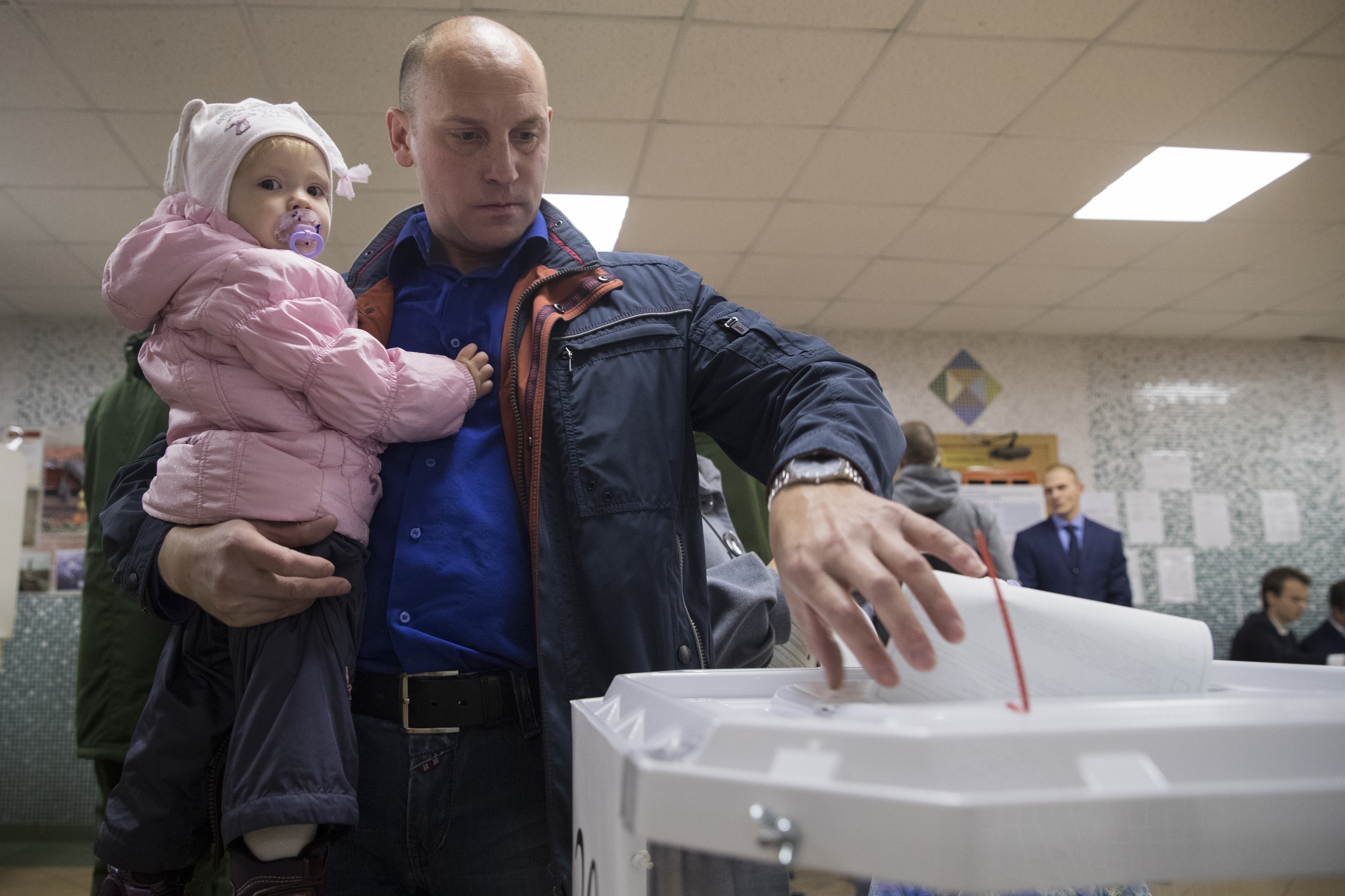 В Русия избират депутати в Седмата Държавна дума