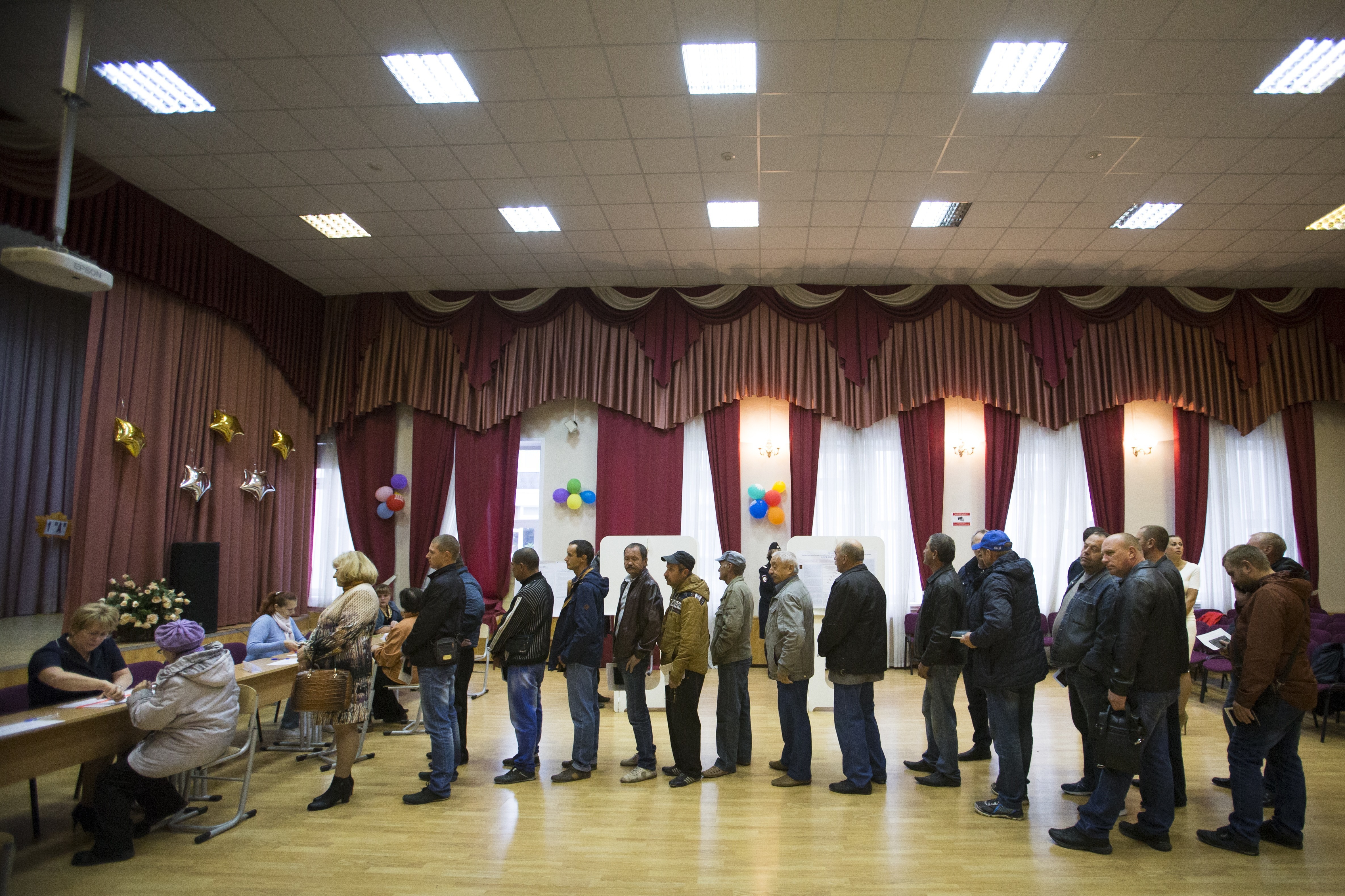 В Русия избират депутати в Седмата Държавна дума