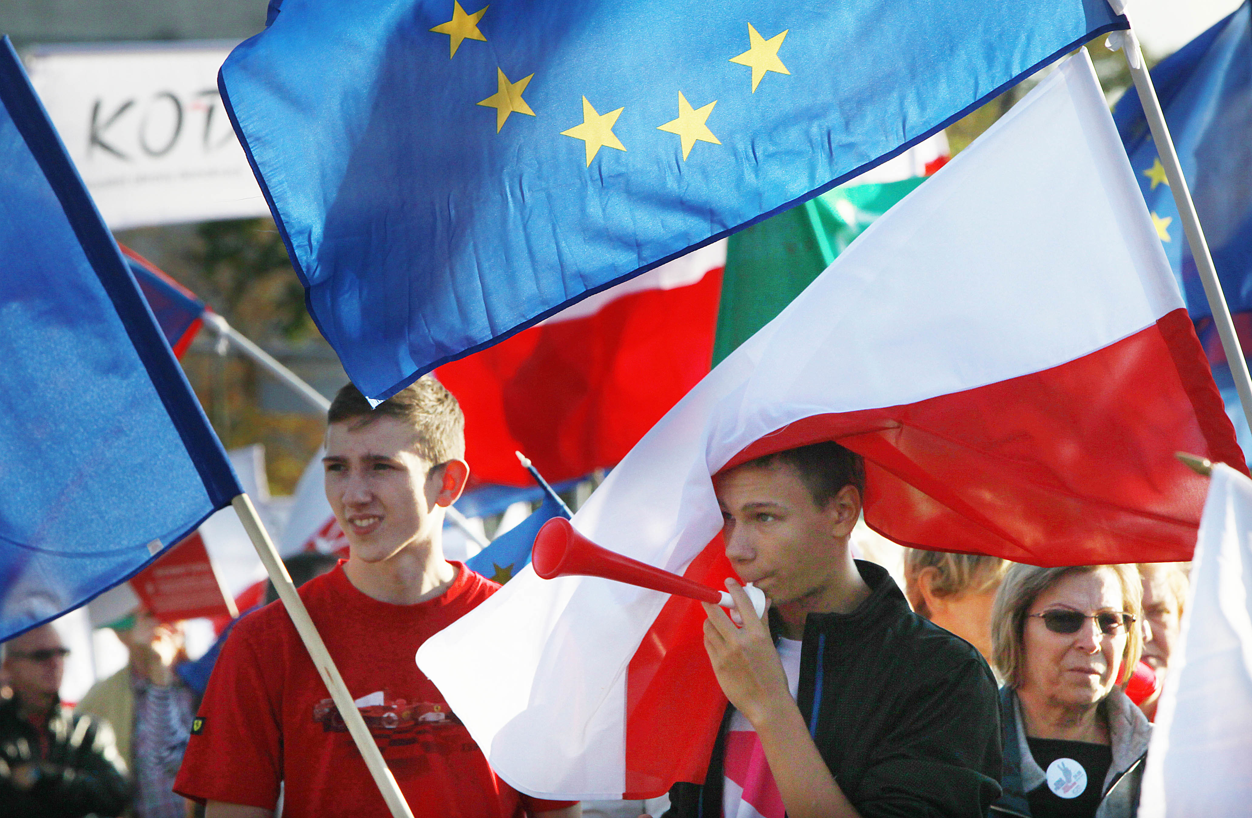 Пореден протест в Полша с национални и европейски знамена