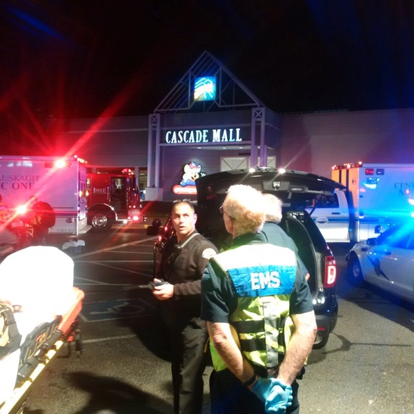 Петима са убити при стрелба в мол в щата Вашингтон
