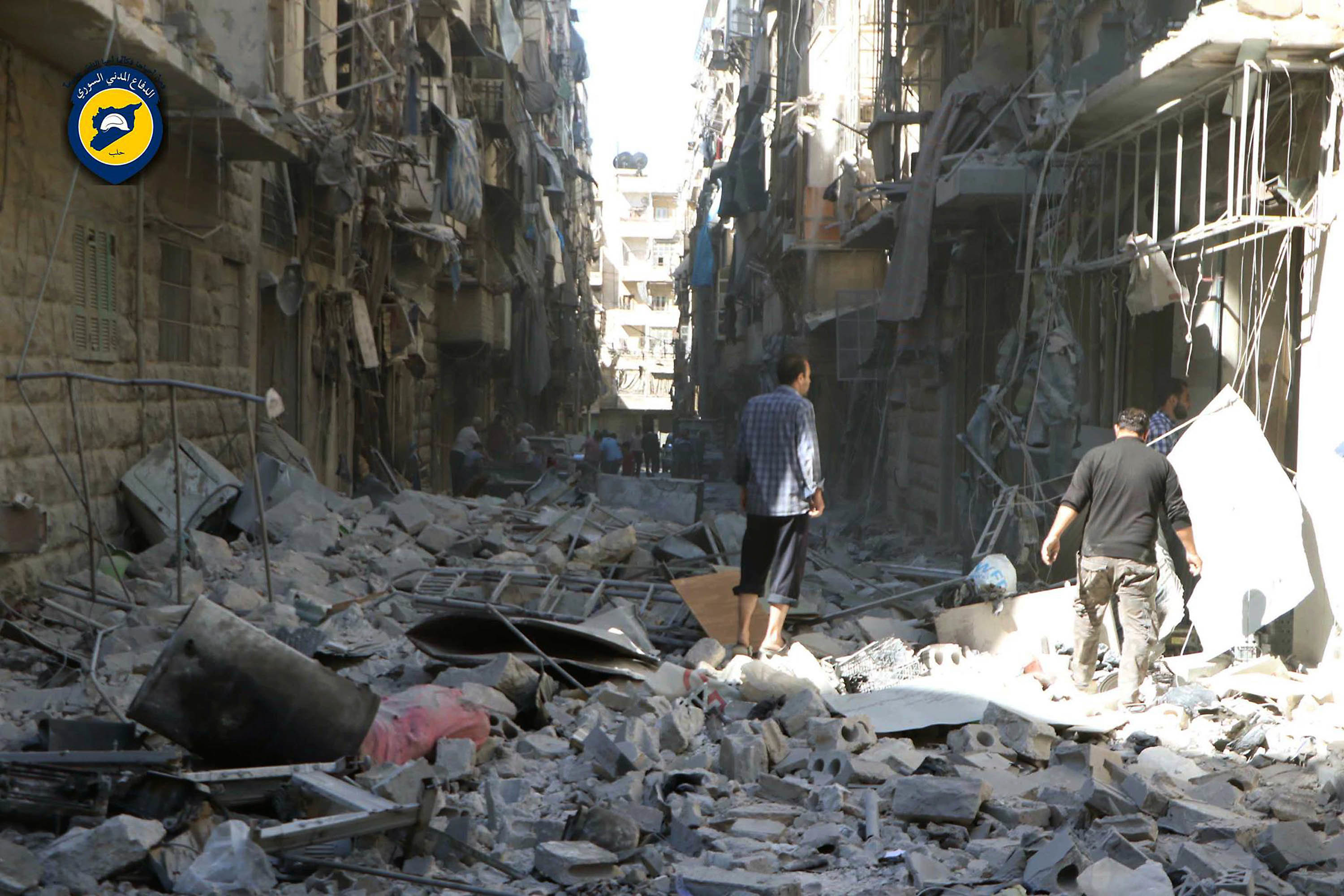 Бомбардировките превръщат сирийския град Алепо в руини