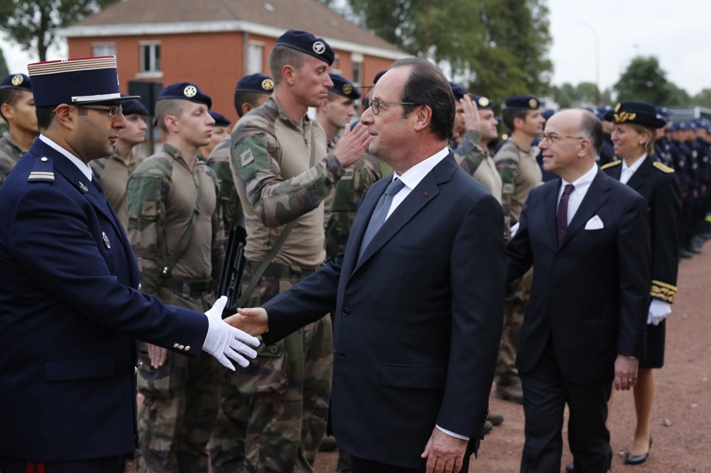 Франсоа Оланд не посети самия лагер край Кале
