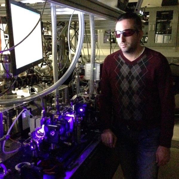Професор Теньо Попминчев създаде настолен рентгенов лазер