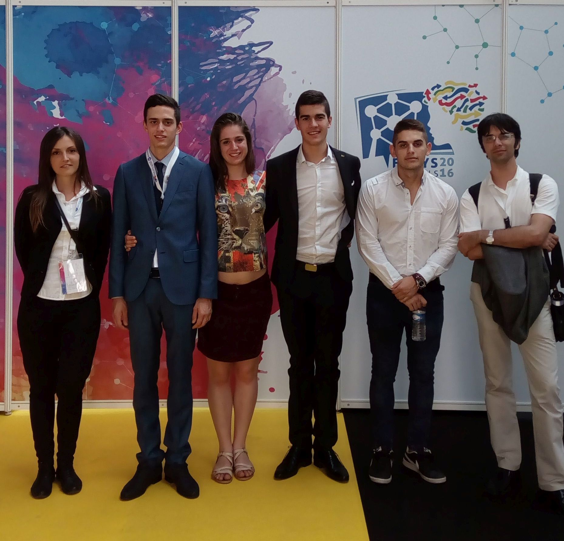 Двама български ученици са с награда от конкурс за млади учени в Брюксел