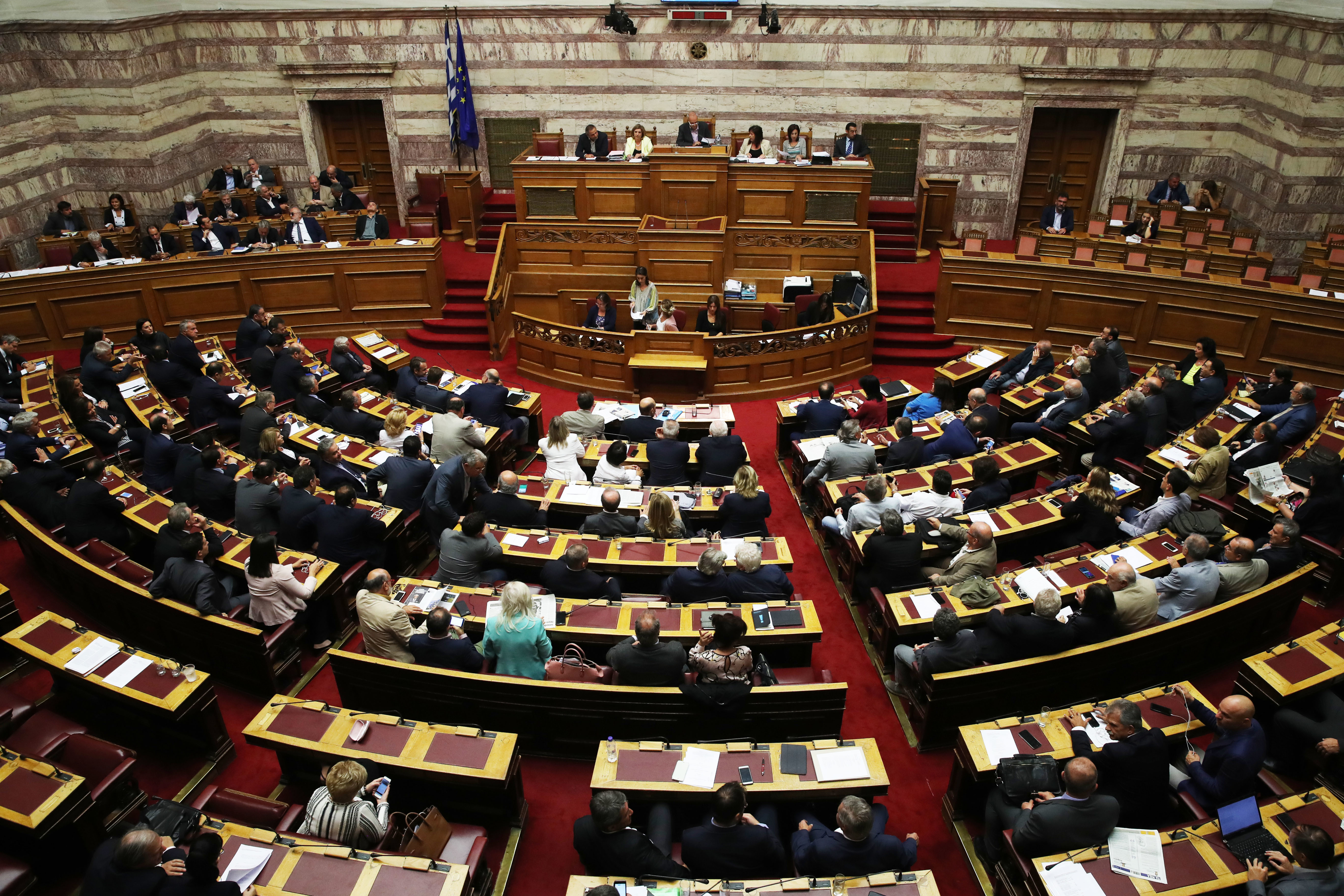 Гръцкият парламент гласува на 27 септември вечерта закон за приватизация на държавни дружества