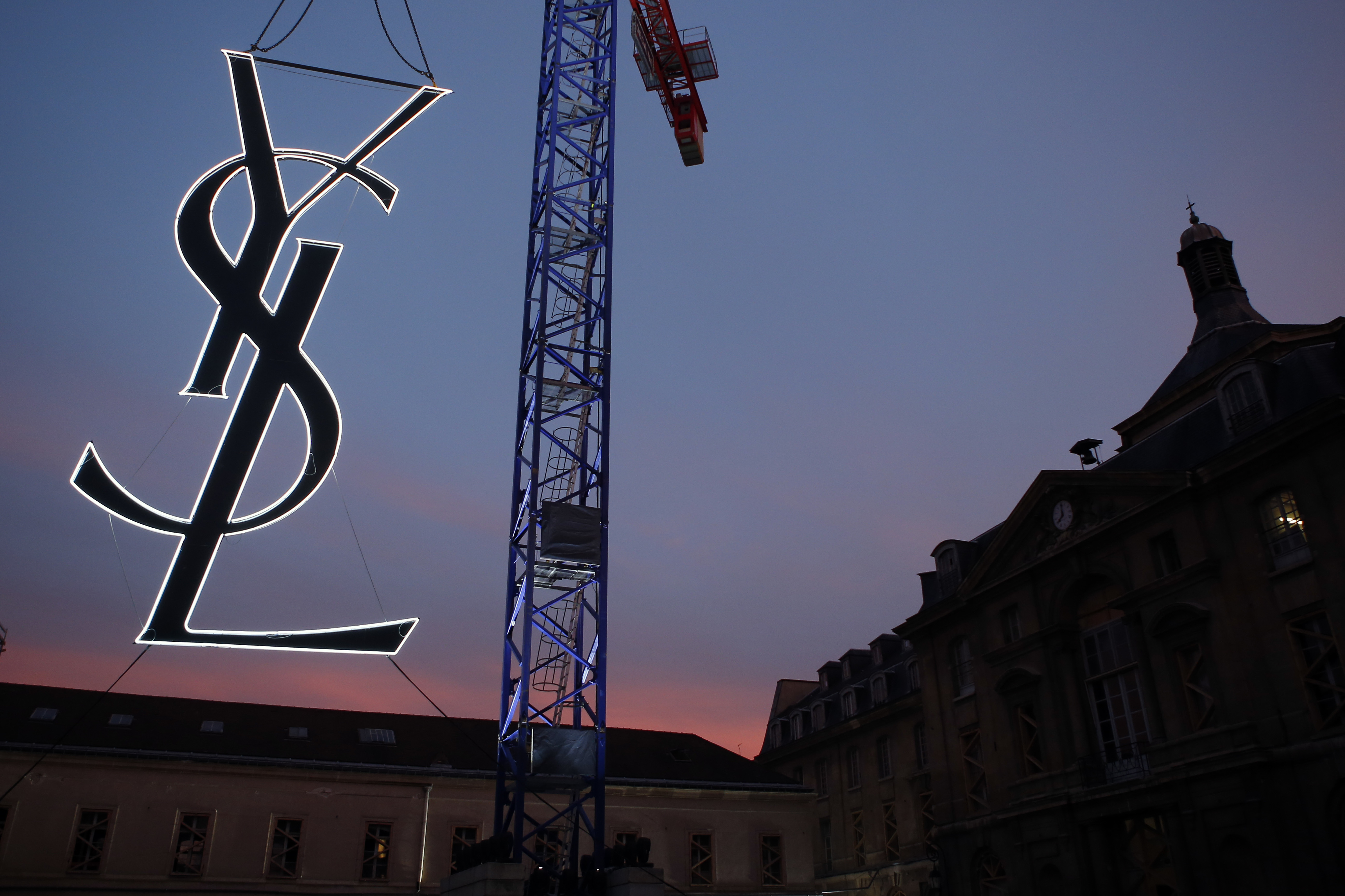 Логото на Yves Saint Laurent