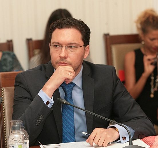 Даниел Митов предлага обособени части от АДИС да не се приватизират