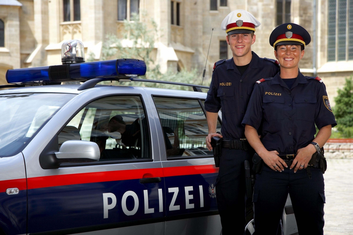 Служители на Австрийска федерална полиция (Архив)