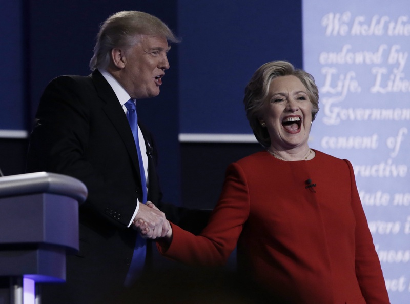 Тръмп и Хилъри Клинтън се поздравиха след разпаления си първи диспут на 26 септември