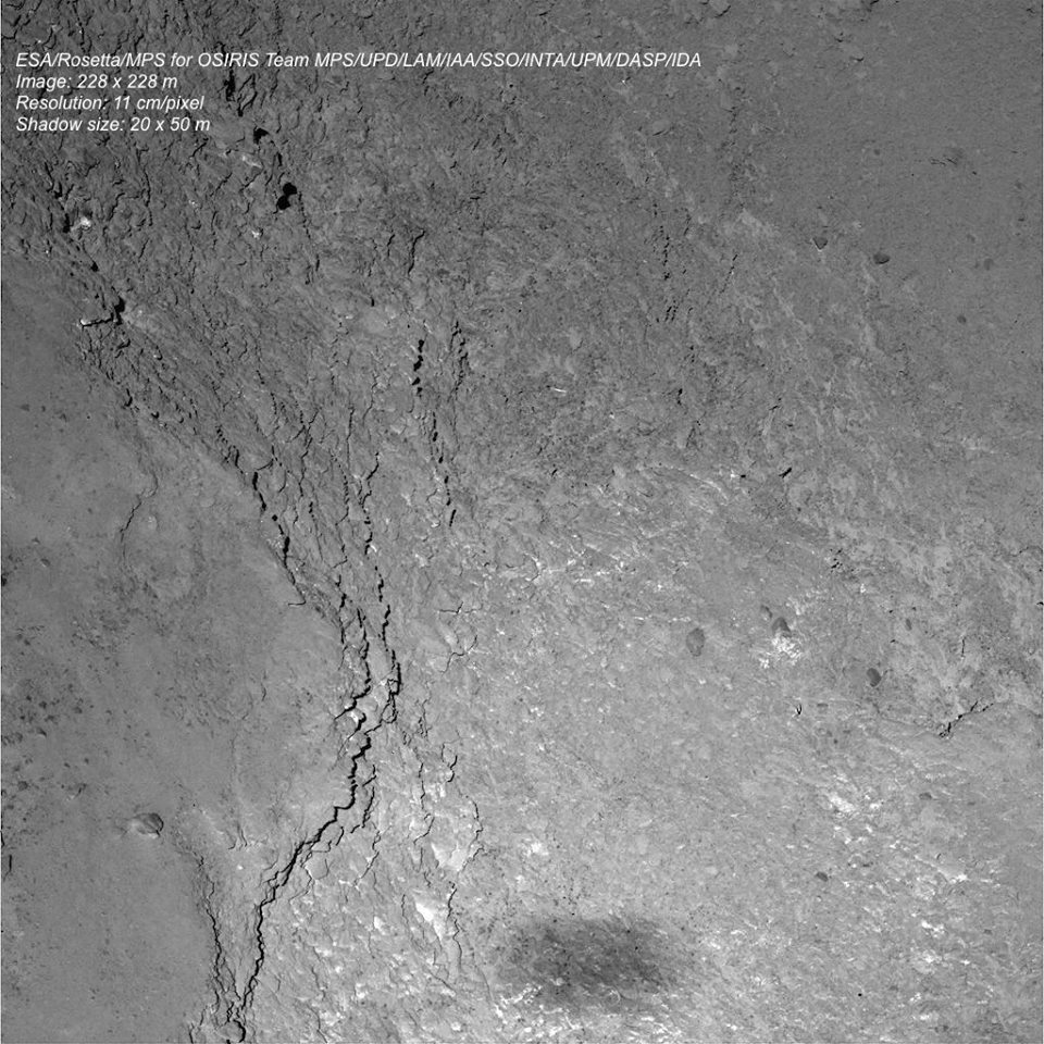 Снимка на кометата 67Р/Чурюмов-Герасименко снимана от 6 км